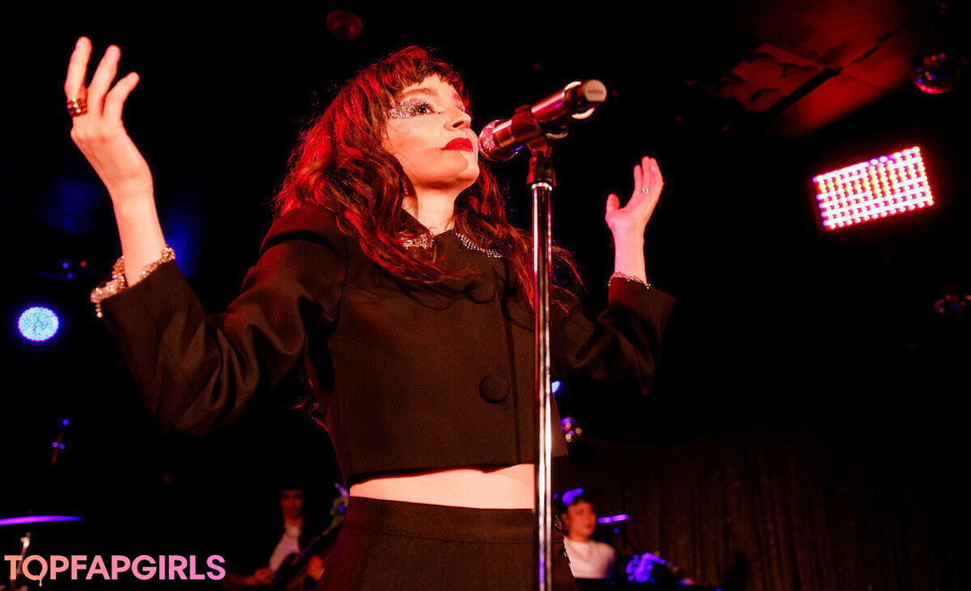 Foto desnuda filtrada de OnlyFans de Lauren Mayberry #403 Foto desnuda filtrada de OnlyFans de Lauren Mayberry #403
