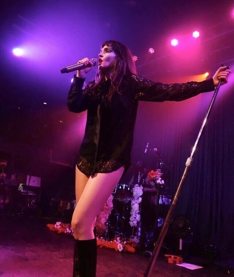 Lauren Mayberry