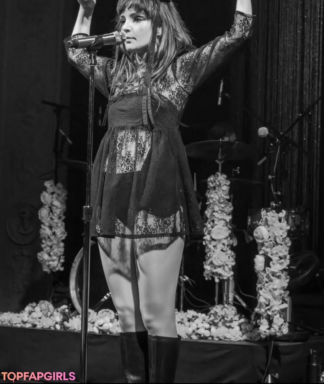 Foto desnuda filtrada de OnlyFans de Lauren Mayberry #497 Foto desnuda filtrada de OnlyFans de Lauren Mayberry #497