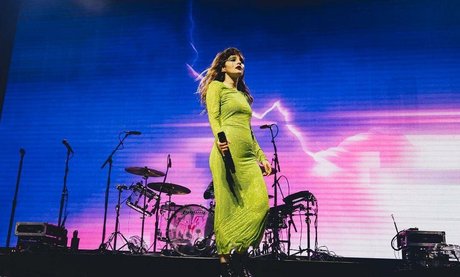 Foto desnuda filtrada de OnlyFans de Lauren Mayberry