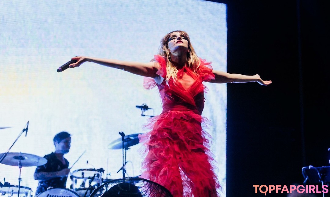 Foto desnuda filtrada de OnlyFans de Lauren Mayberry #81 Foto desnuda filtrada de OnlyFans de Lauren Mayberry #81