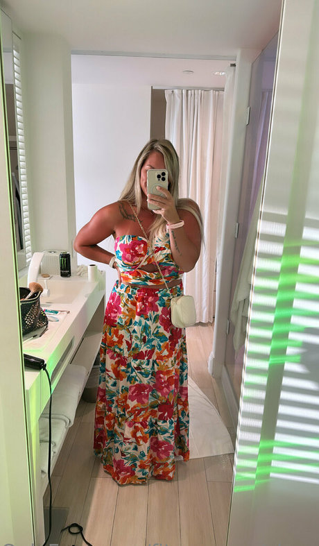 Foto desnuda filtrada de OnlyFans de Fitmomnextdoor