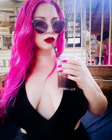 Foto desnuda filtrada de OnlyFans de Red Lilium