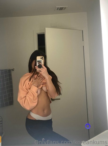 Foto desnuda filtrada de OnlyFans de Koreankums