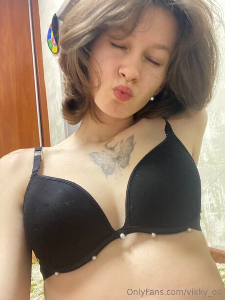 Foto desnuda filtrada de OnlyFans de Vikky Op