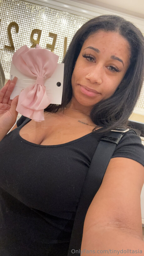 Foto desnuda filtrada de OnlyFans de Tinydolltasia