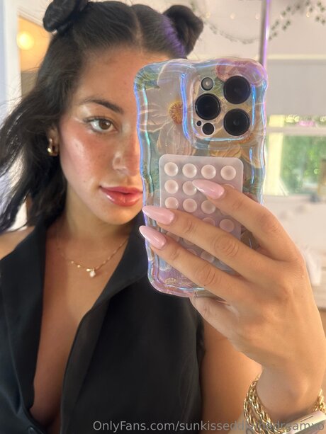 Foto desnuda filtrada de OnlyFans de Sunkisseddivinedreamxo
