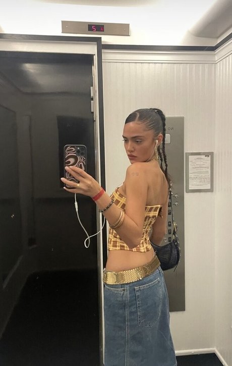 Luna Blaise
