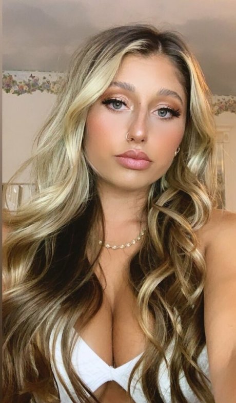 Julia  Olivia