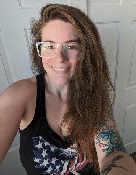 Chickyredcheeks