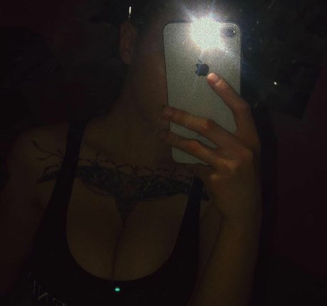 Foto desnuda filtrada de OnlyFans de Suzizvonar