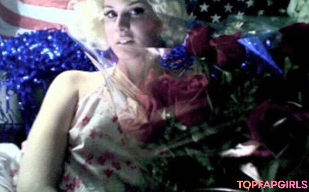 Foto desnuda filtrada de OnlyFans de Lana Del Rey #386 Foto desnuda filtrada de OnlyFans de Lana Del Rey #386