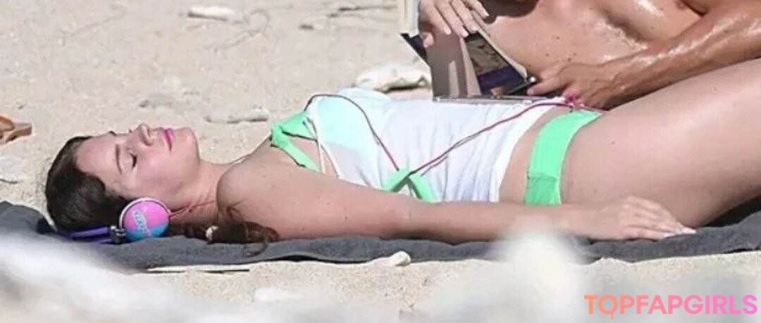 Foto desnuda filtrada de OnlyFans de Lana Del Rey #403 Foto desnuda filtrada de OnlyFans de Lana Del Rey #403