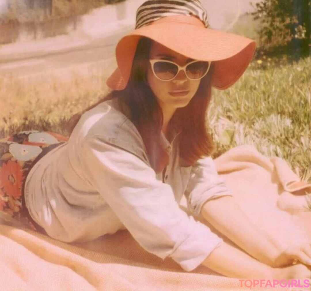Foto desnuda filtrada de OnlyFans de Lana Del Rey #94 Foto desnuda filtrada de OnlyFans de Lana Del Rey #94