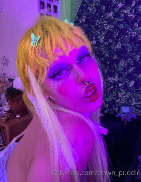 Foto desnuda filtrada de OnlyFans de Wormsinmyclownsuit