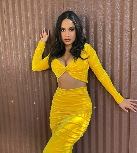 Foto desnuda filtrada de OnlyFans de Emily Tosta
