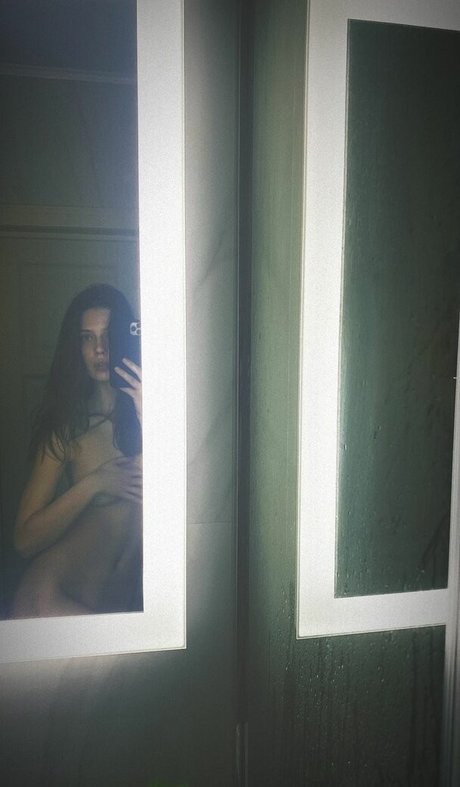 Foto desnuda filtrada de OnlyFans de Sophia Breydo