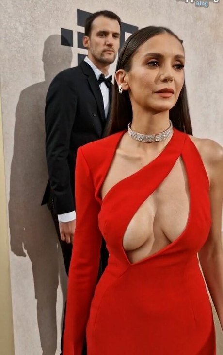Nina Dobrev