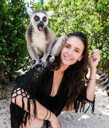 Nina Dobrev