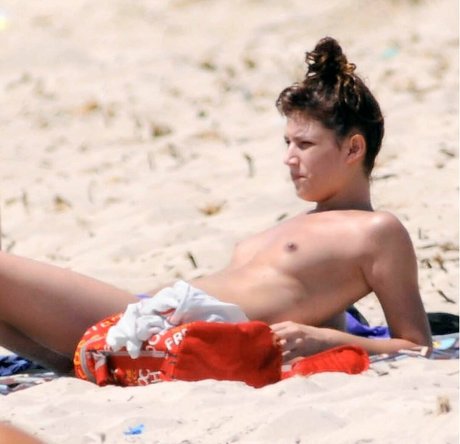 Foto desnuda filtrada de OnlyFans de Ursula Corbero