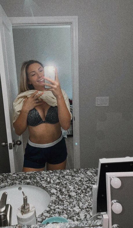 Foto desnuda filtrada de OnlyFans de Truckgirlashley