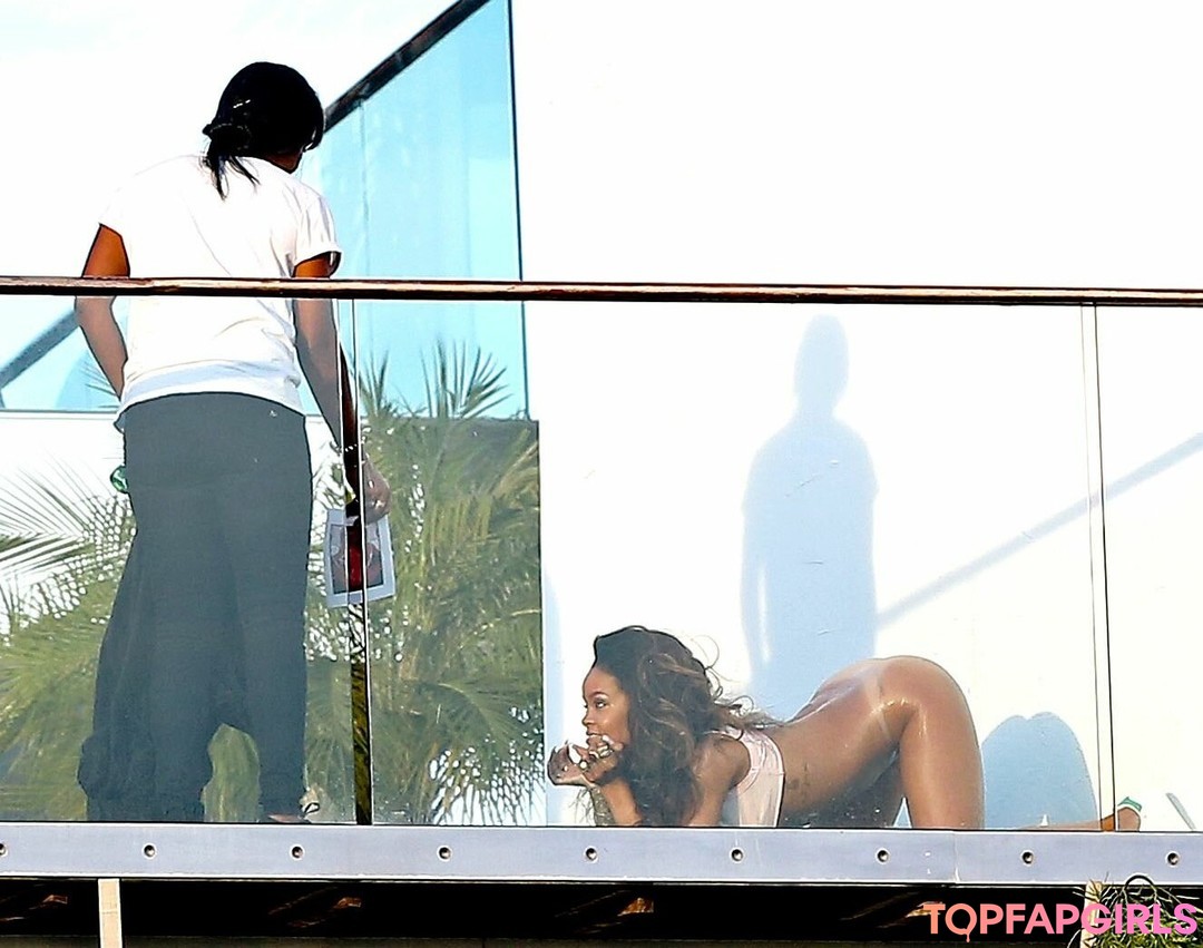 Foto desnuda filtrada de OnlyFans de Rihanna #1213