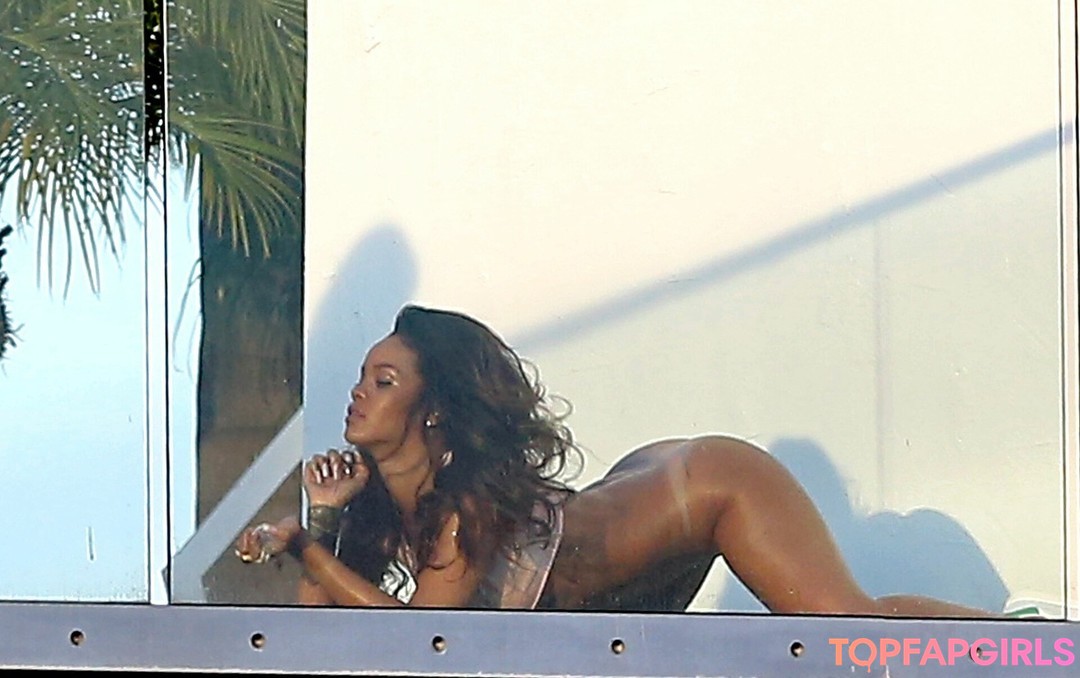 Foto desnuda filtrada de OnlyFans de Rihanna #1221