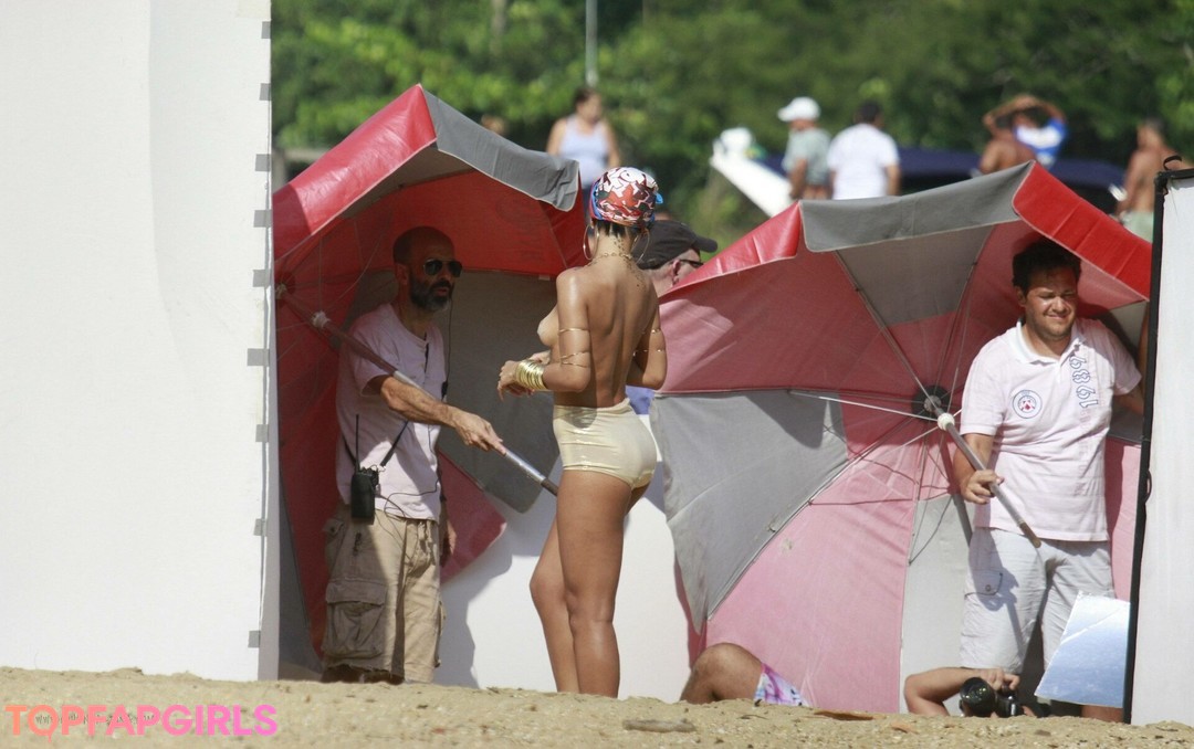 Foto desnuda filtrada de OnlyFans de Rihanna #1243