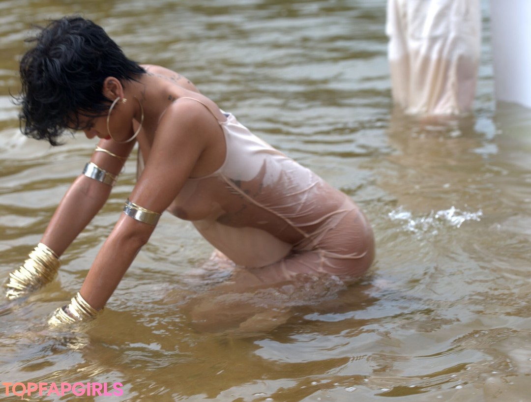 Foto desnuda filtrada de OnlyFans de Rihanna #1384