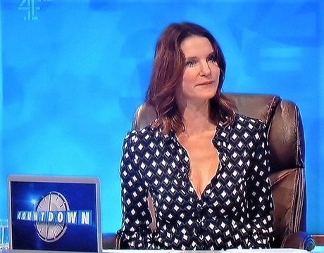 Foto desnuda filtrada de OnlyFans de Susie Dent