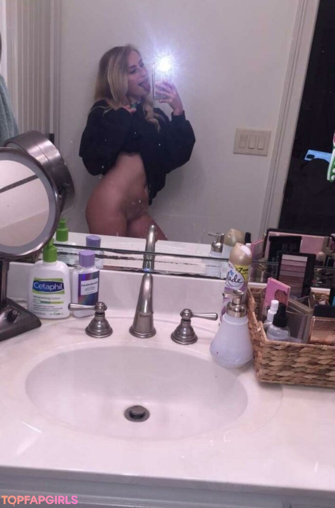 Foto desnuda filtrada de OnlyFans de Uselesscumbucket #4 Foto desnuda filtrada de OnlyFans de Uselesscumbucket #4
