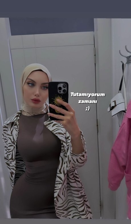 Foto desnuda filtrada de OnlyFans de Sariikubraa