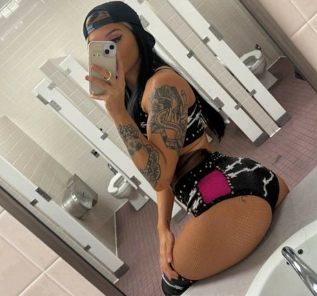 Foto desnuda filtrada de OnlyFans de Cora Jade