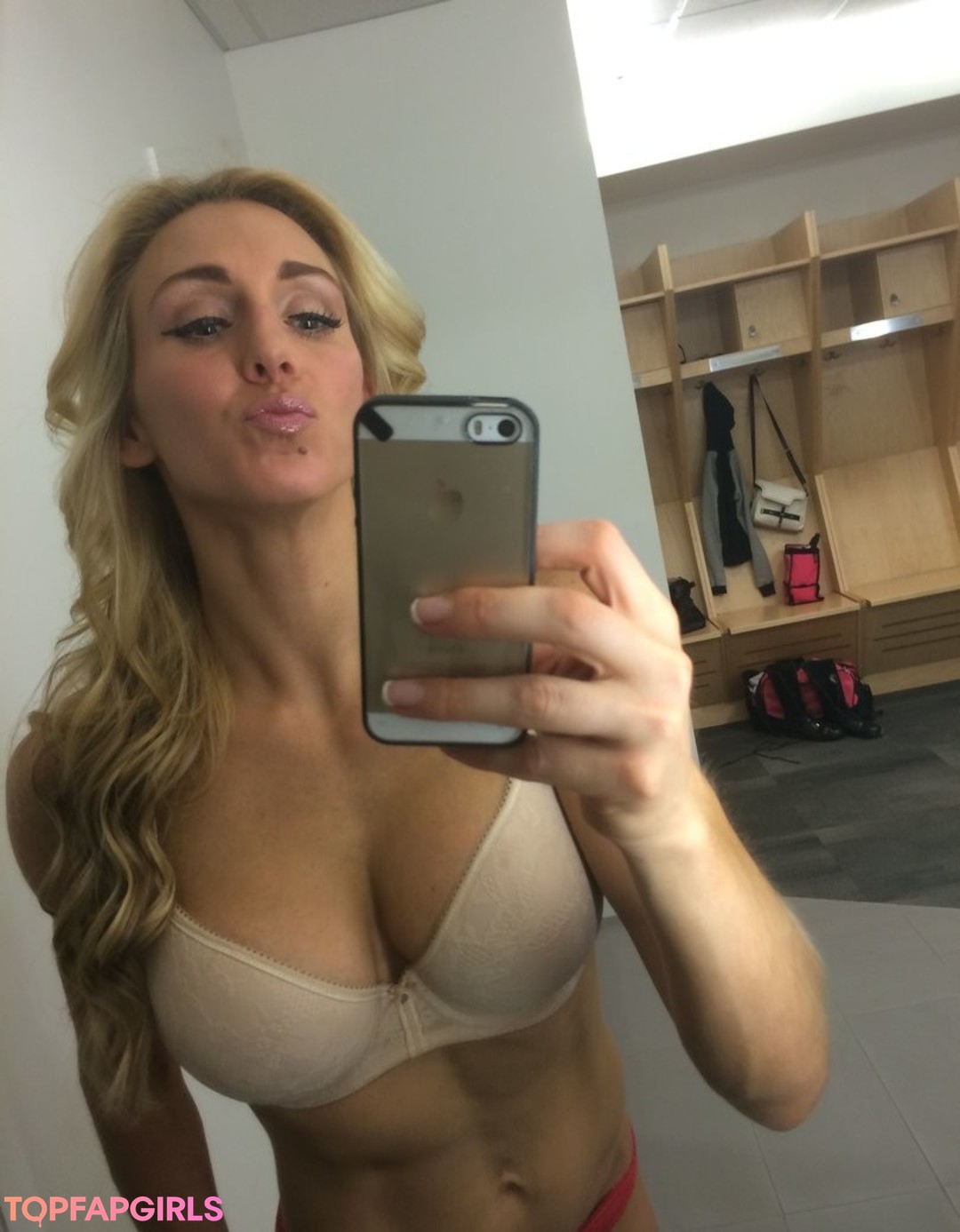 Foto desnuda filtrada de OnlyFans de Charlotte Flair #1 Foto desnuda filtrada de OnlyFans de Charlotte Flair #1