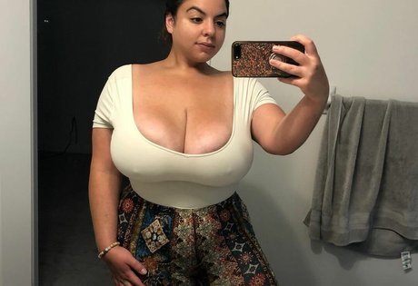 Foto desnuda filtrada de OnlyFans de Iloveteniah