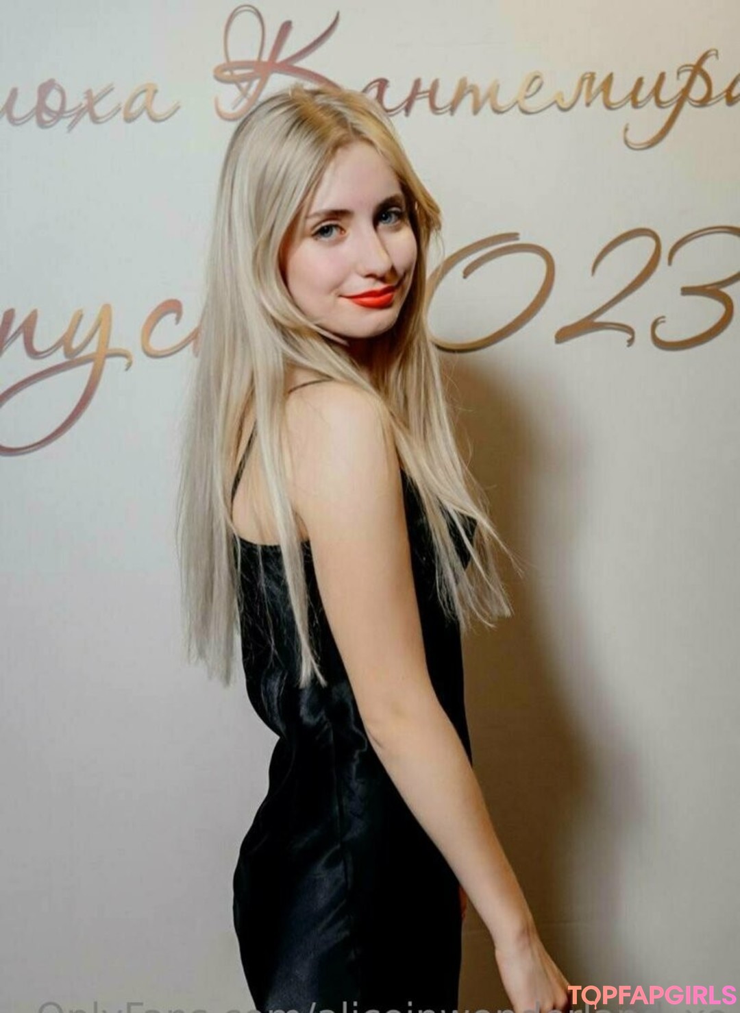 Foto desnuda filtrada de OnlyFans de Aliceinwonderlandxo #97 Foto desnuda filtrada de OnlyFans de Aliceinwonderlandxo #97