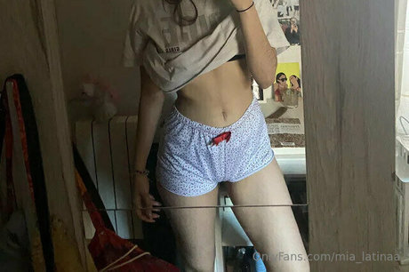 Foto desnuda filtrada de OnlyFans de Mialatinaa