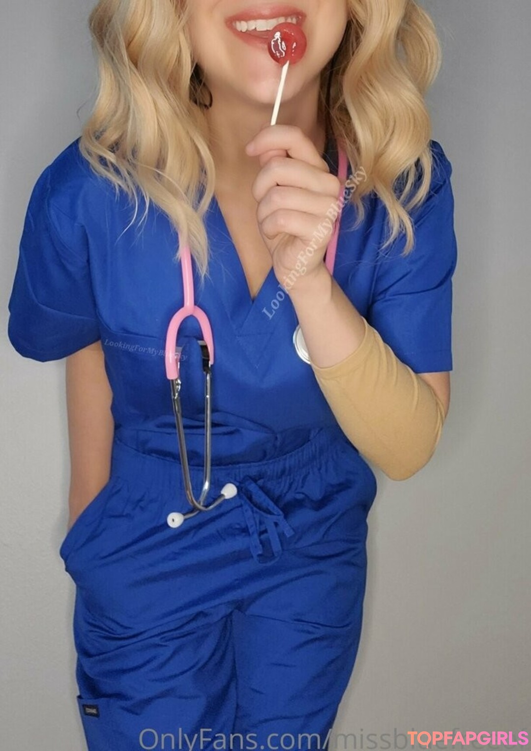 Foto desnuda filtrada de OnlyFans de Missbluefreeof #78 Foto desnuda filtrada de OnlyFans de Missbluefreeof #78