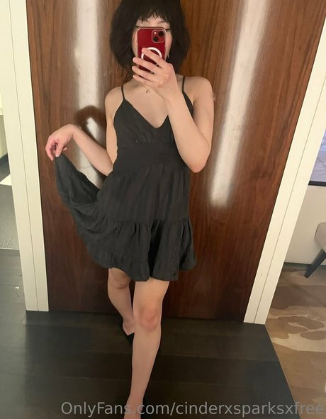 Foto desnuda filtrada de OnlyFans de Cinderxsparksxfree