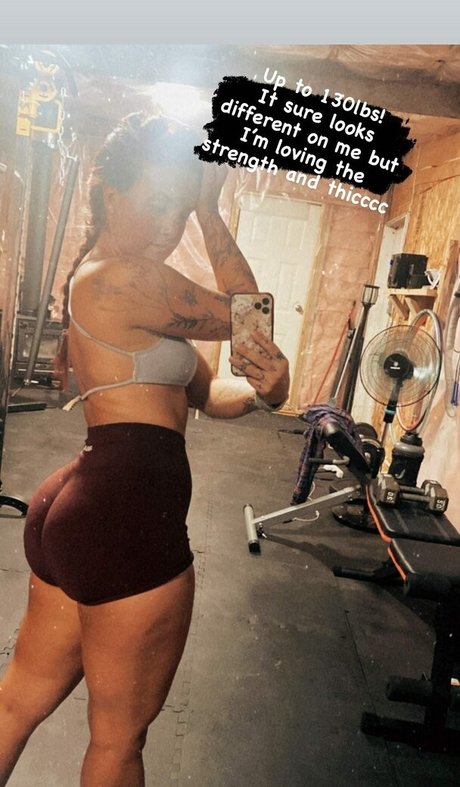 Foto desnuda filtrada de OnlyFans de Rhianna R