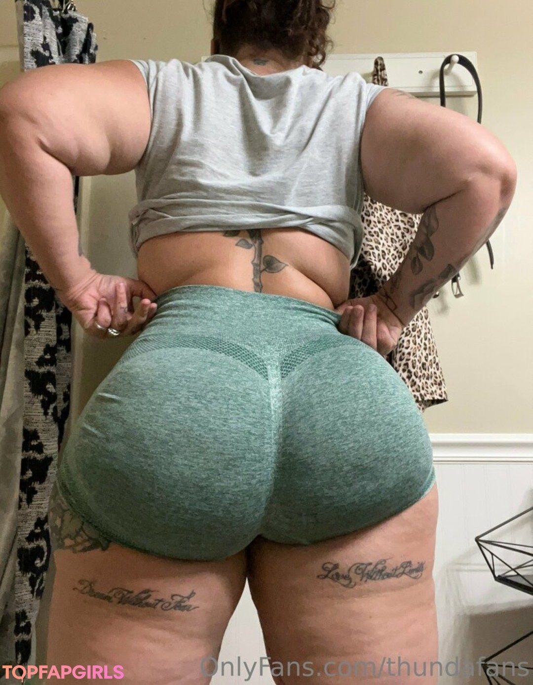 Foto desnuda filtrada de OnlyFans de Thundafans #177 Foto desnuda filtrada de OnlyFans de Thundafans #177