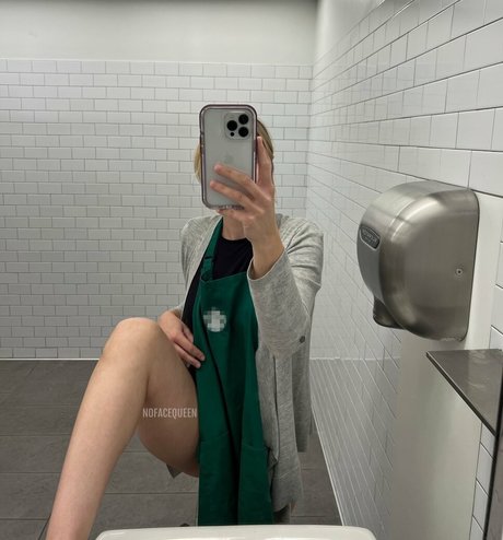 Foto desnuda filtrada de OnlyFans de Thenofacequeen