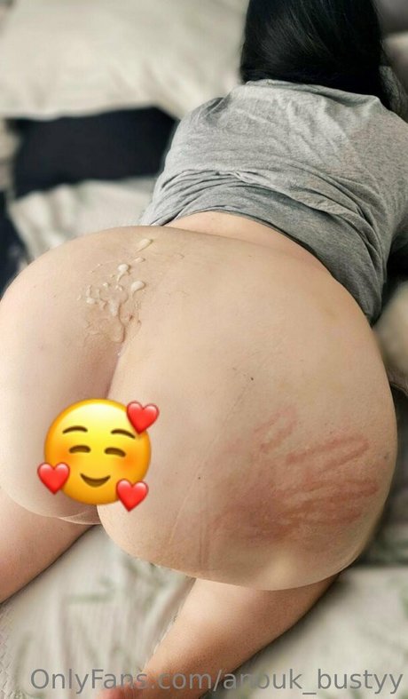 Foto desnuda filtrada de OnlyFans de Anoukbustyy