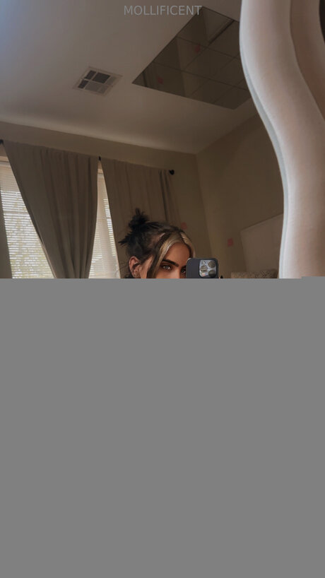 Foto desnuda filtrada de OnlyFans de Mollificent