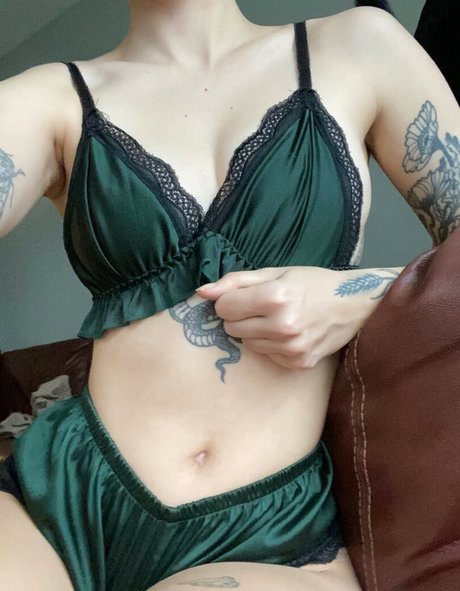 Foto desnuda filtrada de OnlyFans de Pleasequietdown