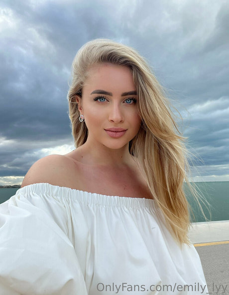 Foto desnuda filtrada de OnlyFans de Emilylyy