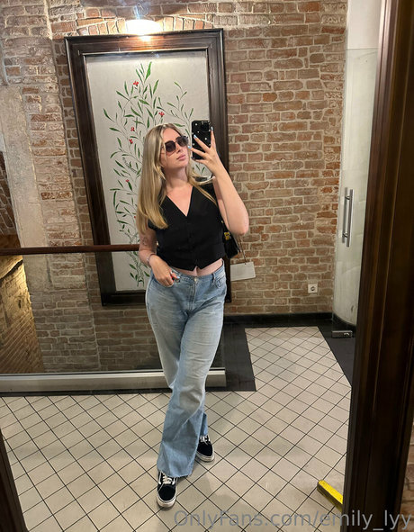 Emily_lyy
