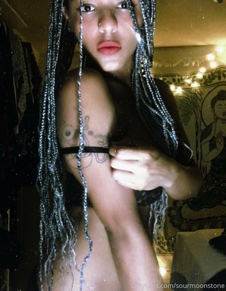 Foto desnuda filtrada de OnlyFans de Sourmoonstone