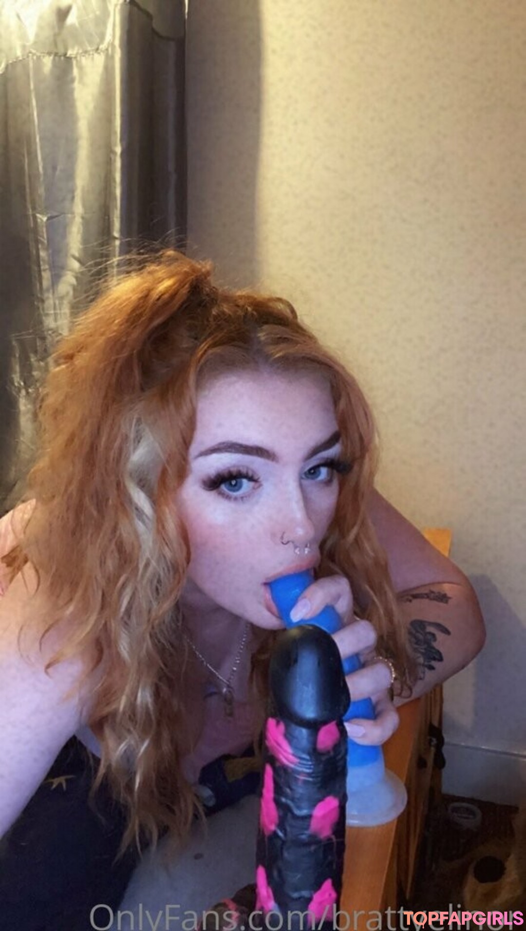 Foto desnuda filtrada de OnlyFans de Brattyelinor #15 Foto desnuda filtrada de OnlyFans de Brattyelinor #15