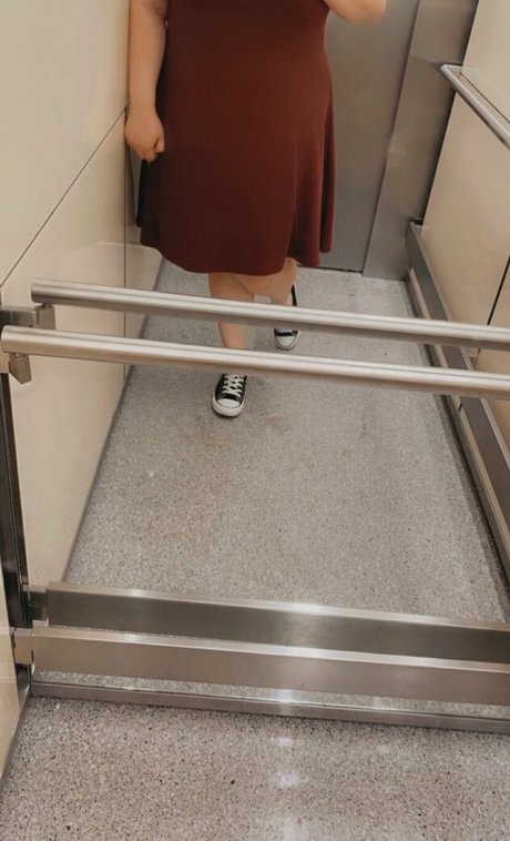 Foto desnuda filtrada de OnlyFans de misscharliestoybox